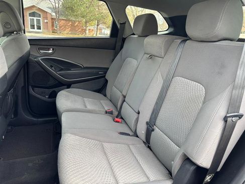 Used 2017 Hyundai Santa Fe SE image 13