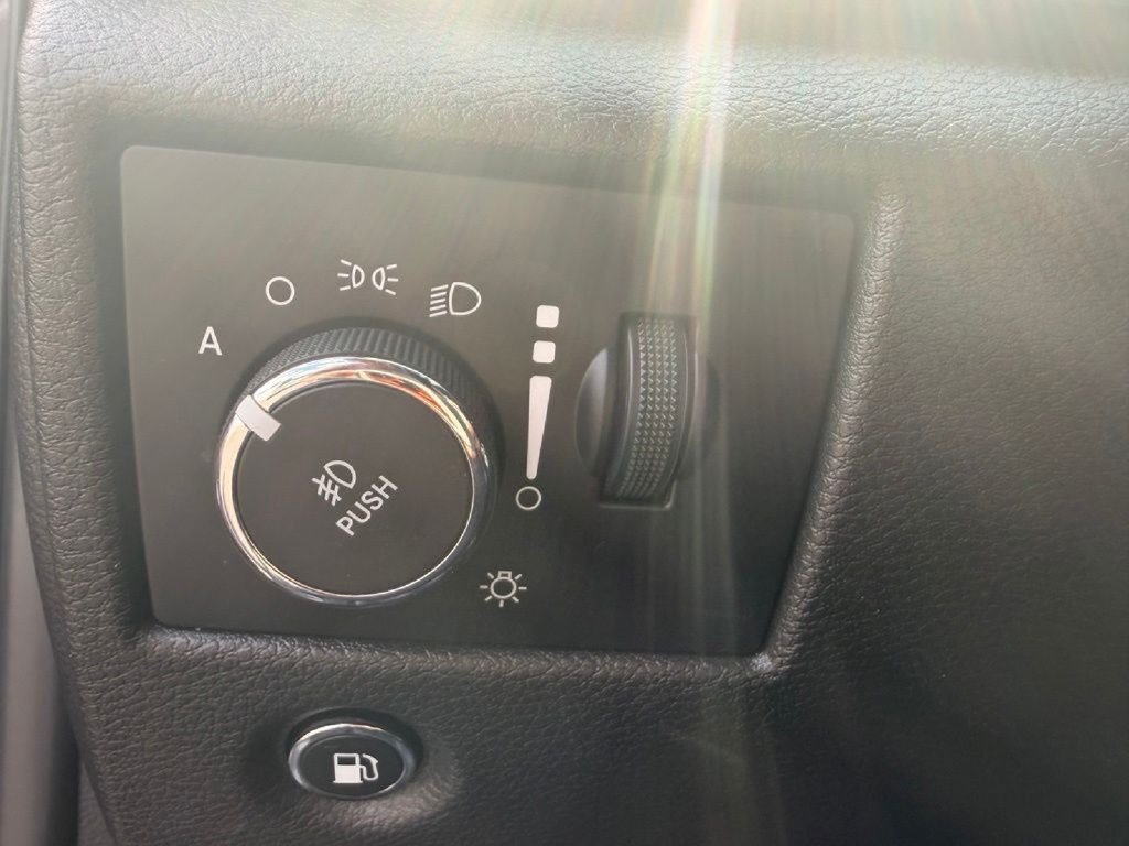 Used 2017 Jeep Grand Cherokee Altitude AWD/4WD image 7