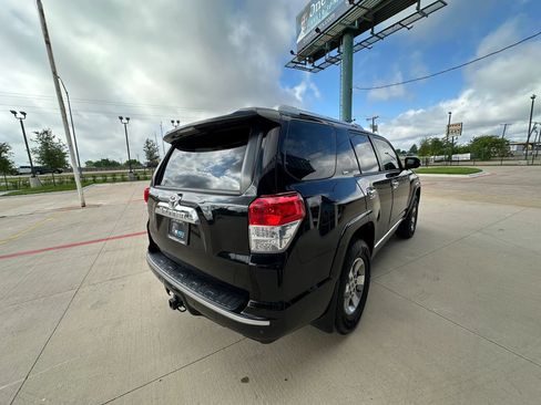 Used 2013 Toyota 4Runner SR5 AWD/4WD image 5