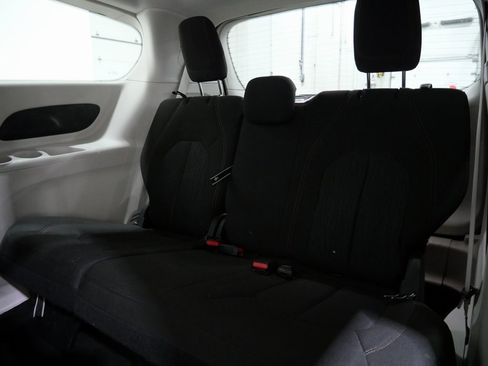 Used 2017 Chrysler Pacifica LX image 22