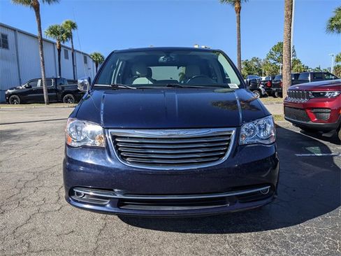 Used 2014 Chrysler Town & Country Touring-L w/ Driver Convenience Group image 7