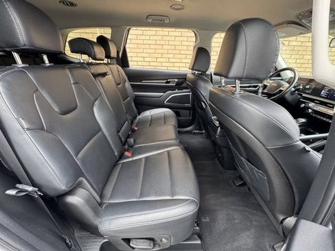 Used 2024 Kia Telluride LX FWD image 9
