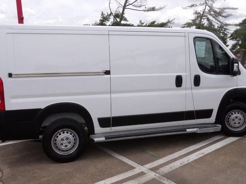 Used 2025 RAM ProMaster 2500 w/ U-Haul Equipment Group FWD image 2