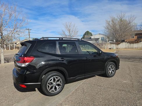 Used 2022 Subaru Forester Premium image 4