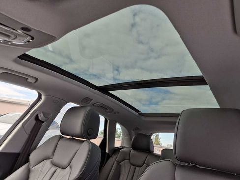 Used 2023 Audi Q5 e Premium w/ Convenience Package image 17