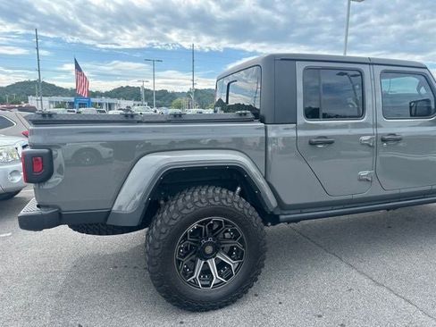 Used 2023 Jeep Gladiator Sport AWD/4WD image 4