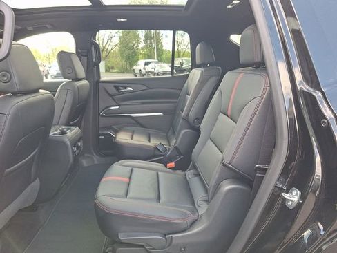 Used 2025 Chevrolet Traverse RS AWD/4WD image 10