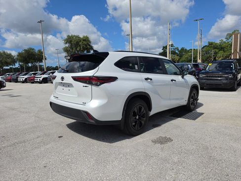 Used 2025 Toyota Highlander XLE AWD/4WD image 5