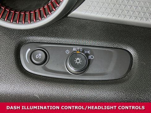 Used 2024 Chevrolet Trax RS w/ Sunroof Package image 12