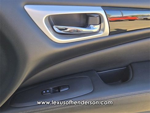 Used 2018 Nissan Pathfinder S image 19