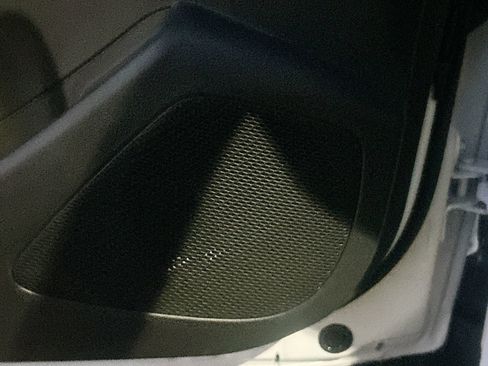 Used 2025 Toyota Corolla Cross XLE w/ Convenience Package image 19