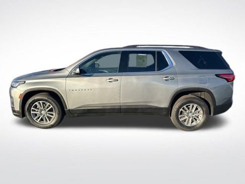 Used 2023 Chevrolet Traverse LT image 3