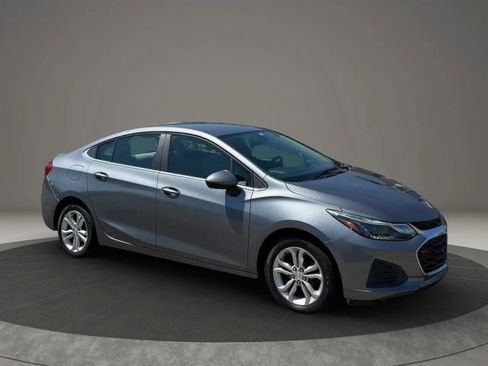 Used 2019 Chevrolet Cruze LT w/ Convenience Package FWD image 7