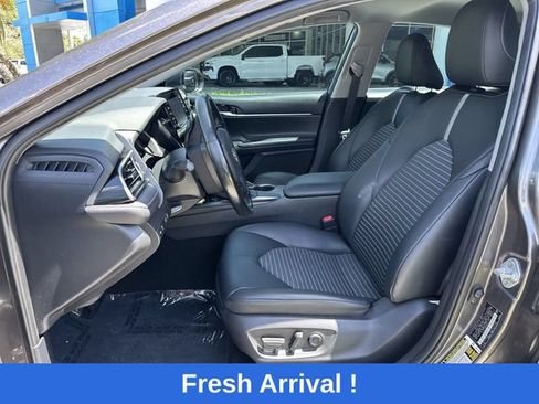 Used 2021 Toyota Camry SE FWD image 30