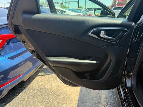Used 2015 Chrysler 200 Limited w/ Convenience Group image 16