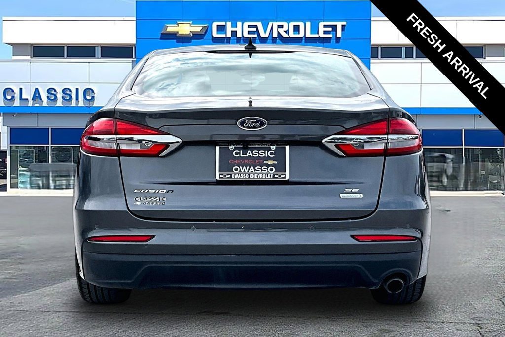 Used 2020 Ford Fusion SE FWD image 4