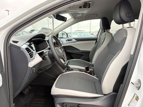 New 2026 Volkswagen Taos SE FWD image 11