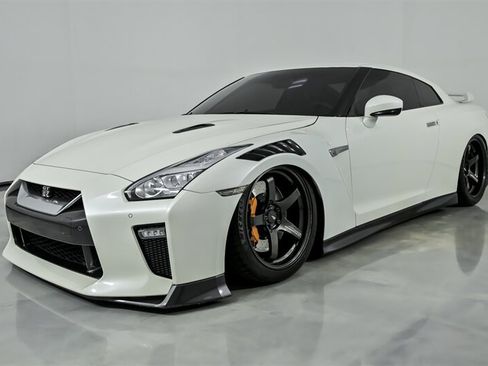 Used 2019 Nissan GT-R Premium w/ Premium Interior Package AWD/4WD image 7