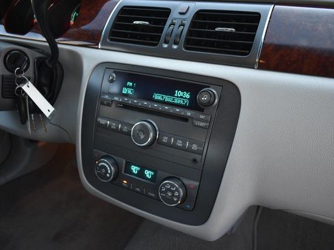 Used 2011 Buick Lucerne CX image 22