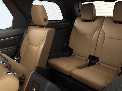 New 2026 Land Rover Discovery Dynamic SE image 6