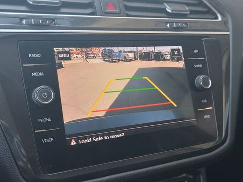 Used 2018 Volkswagen Tiguan SE image 19