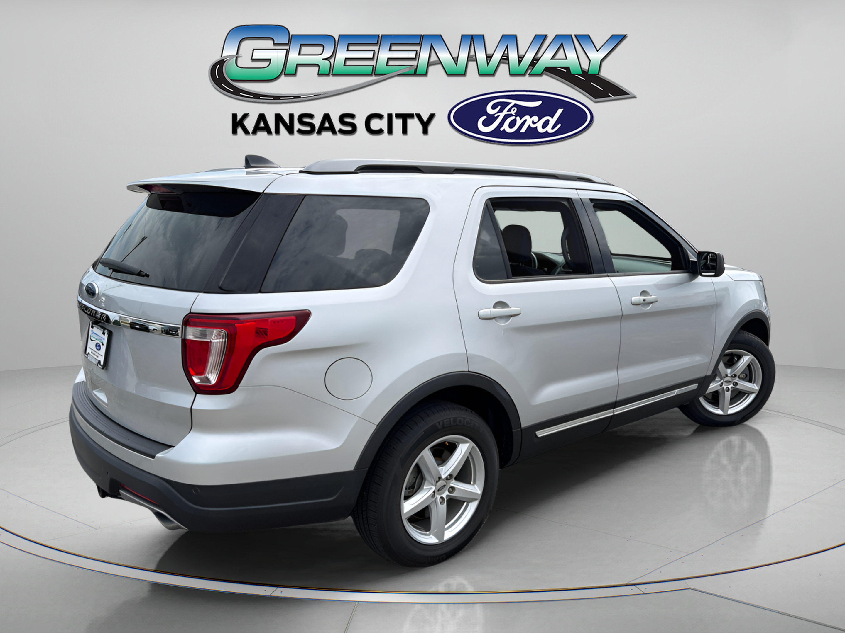 Used 2018 Ford Explorer XLT FWD image 8