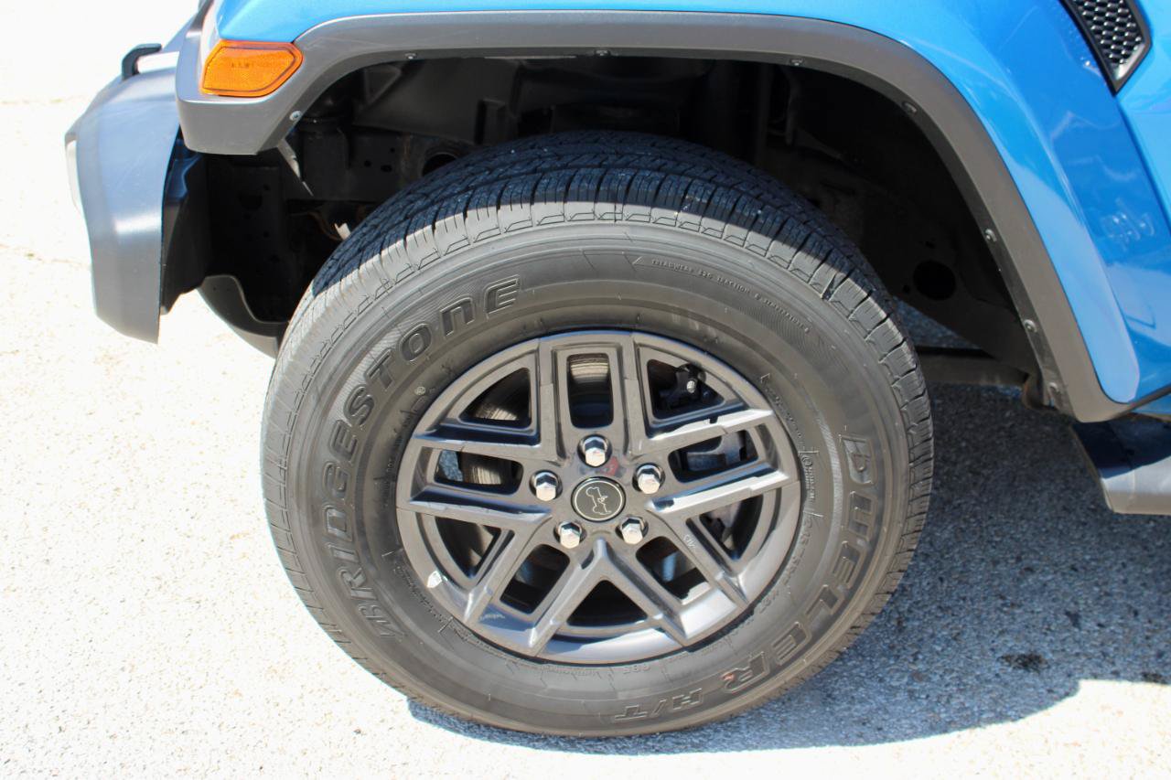 Used 2021 Jeep Gladiator Overland w/ Uconnect 4C Nav & Sound Group AWD/4WD image 7