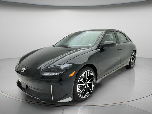 Used 2023 Hyundai Ioniq 6 SEL AWD/4WD image 3
