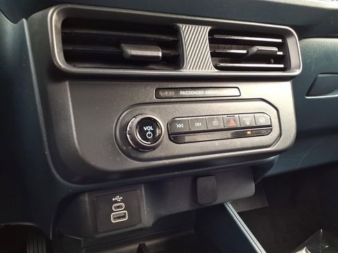 Used 2025 Ford Maverick XL w/ Equipment Group 102A AWD/4WD image 9