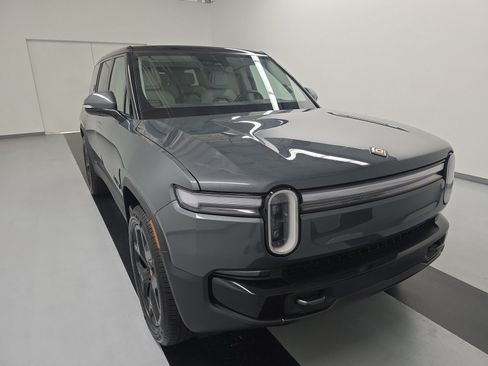 Used 2025 Rivian R1S Adventure AWD/4WD image 7