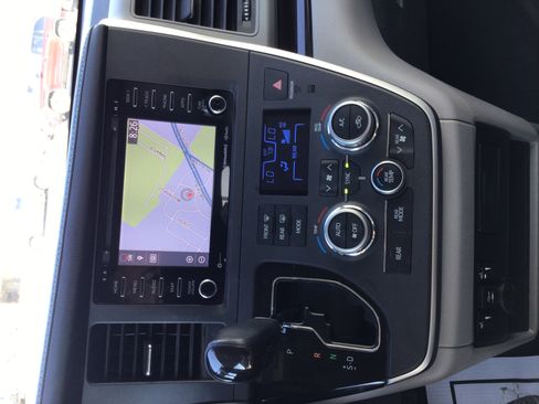 Used 2020 Toyota Sienna XLE w/ XLE Navigation Package AWD/4WD image 26