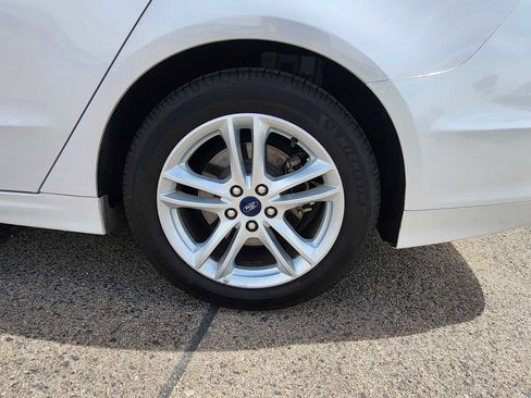 Used 2018 Ford Fusion SE w/ Fusion SE Technology Package FWD image 8