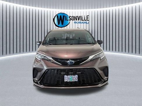 Used 2022 Toyota Sienna XSE w/ XSE Plus Package AWD/4WD image 4