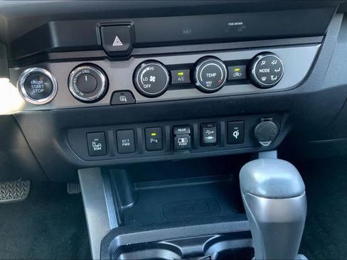 Used 2019 Toyota Tacoma TRD Off-Road image 33