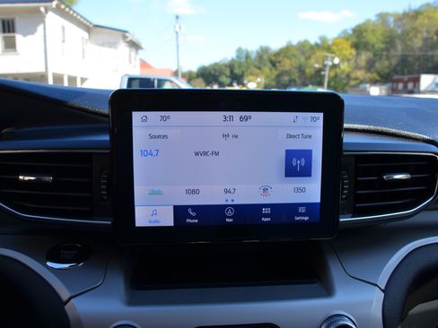 Used 2022 Ford Explorer XLT w/ Equipment Group 202A image 10