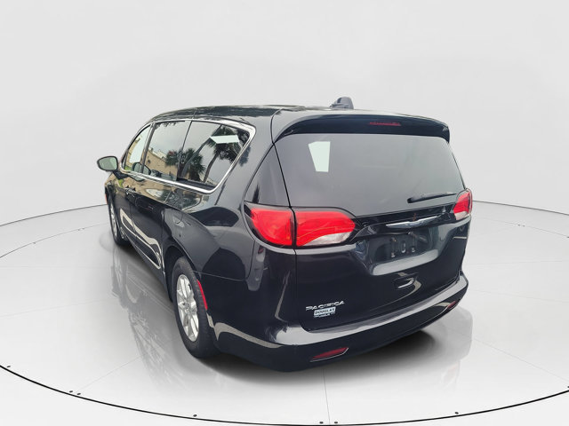 Used 2017 Chrysler Pacifica LX FWD image 5