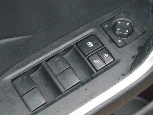 Used 2021 Toyota RAV4 LE AWD/4WD image 13