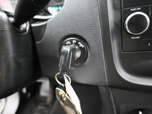 Used 2012 Dodge Avenger SXT image 15