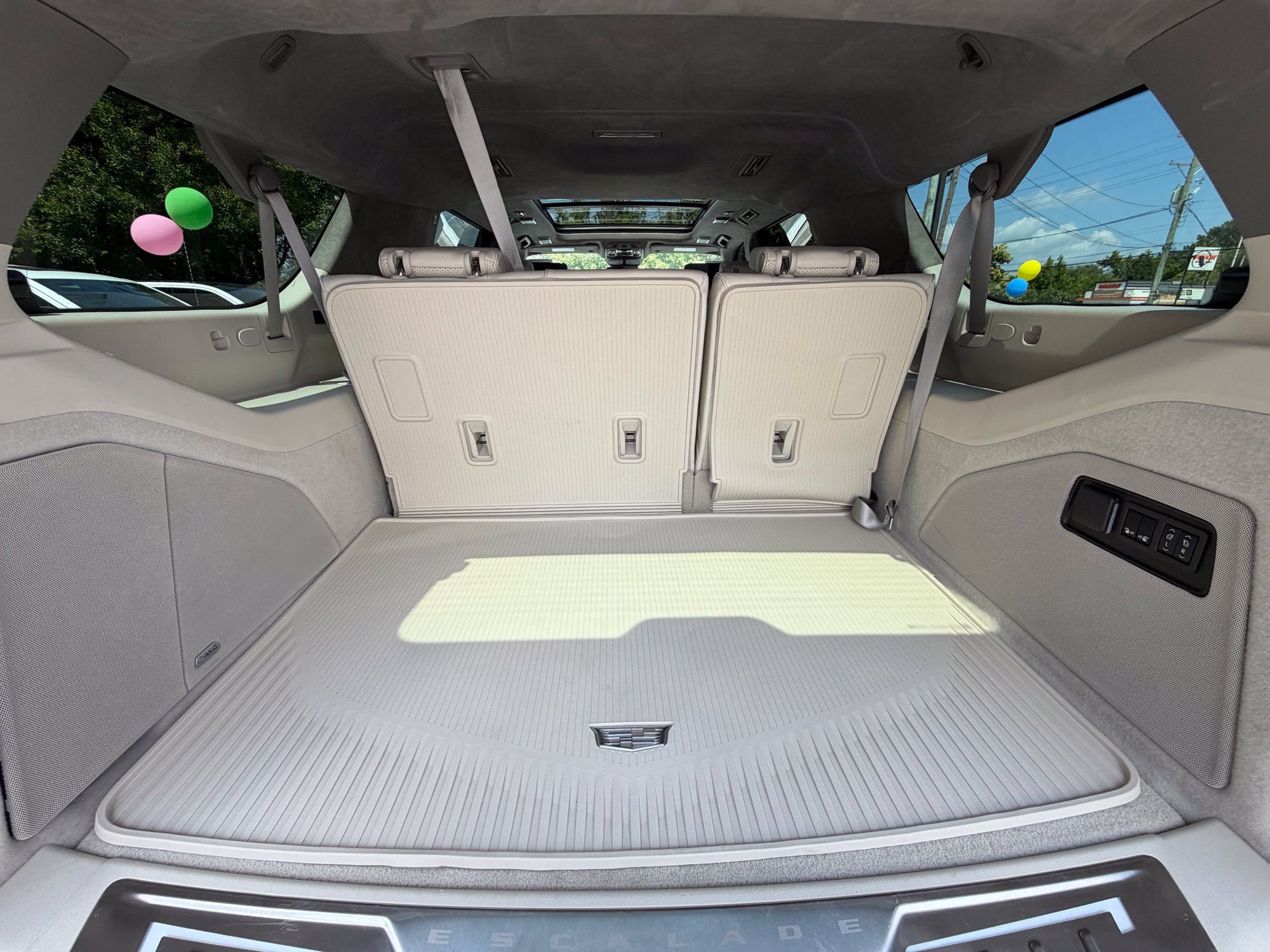 Used 2026 Cadillac Escalade ESV Platinum Sport w/ LPO, ONYX Package AWD/4WD image 12