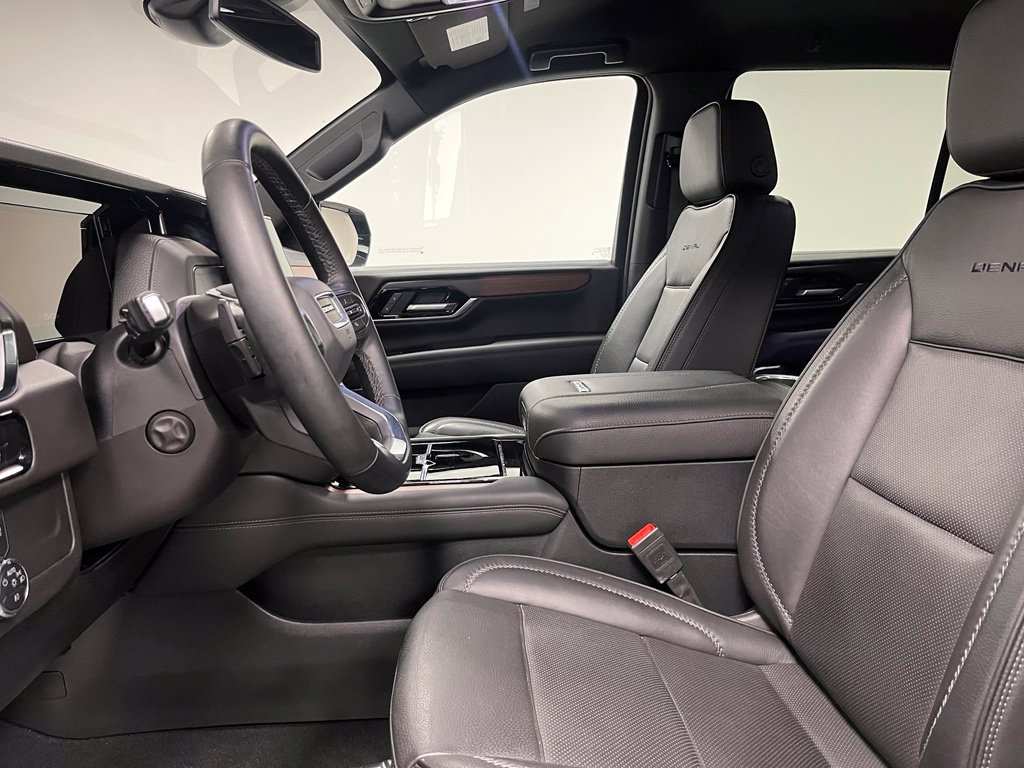 Used 2025 GMC Yukon Denali w/ LPO, Floor Liner Package AWD/4WD image 23