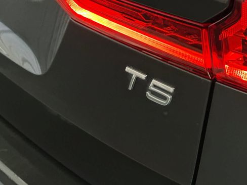 Used 2019 Volvo XC60 T5 Momentum w/ Advanced Package FWD image 16