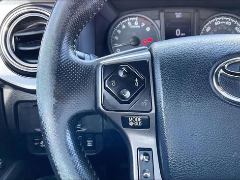 Used 2018 Toyota Tacoma TRD Sport image 20