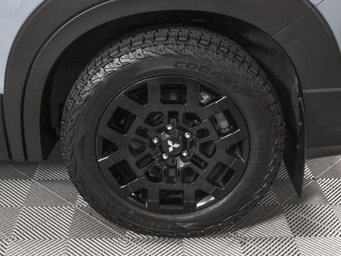New 2026 Mitsubishi Outlander LE AWD/4WD image 13