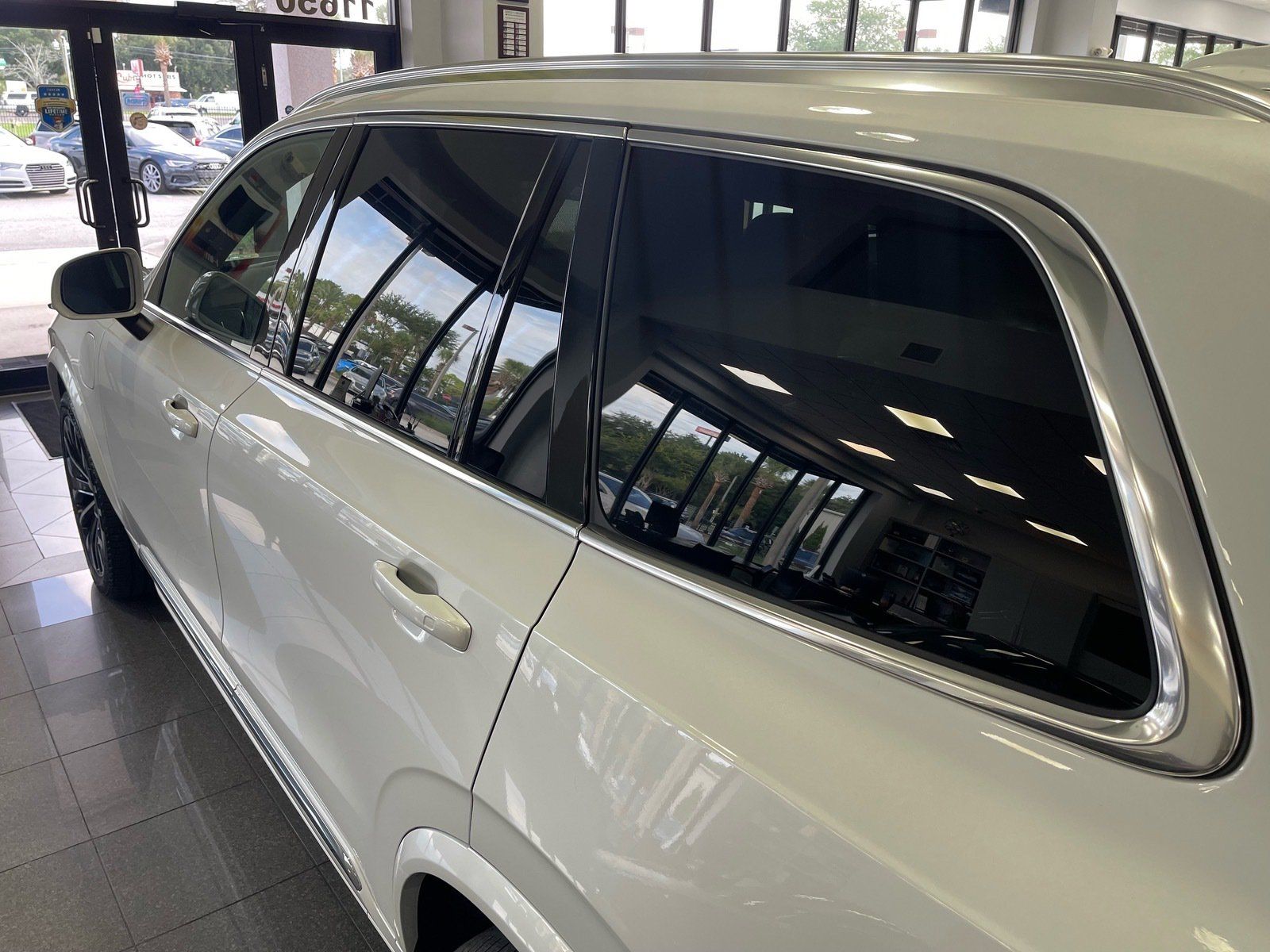 Used 2025 Volvo XC90 T8 Ultra w/ Protection Package Premier AWD/4WD image 14