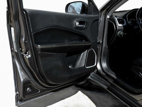 Used 2018 Jeep Compass Latitude w/ Cold Weather Group image 38