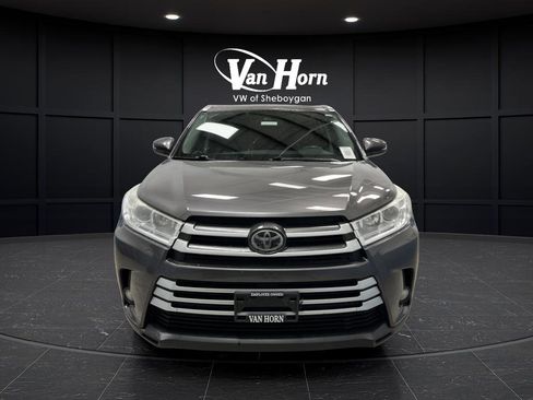 Used 2017 Toyota Highlander XLE AWD/4WD image 11