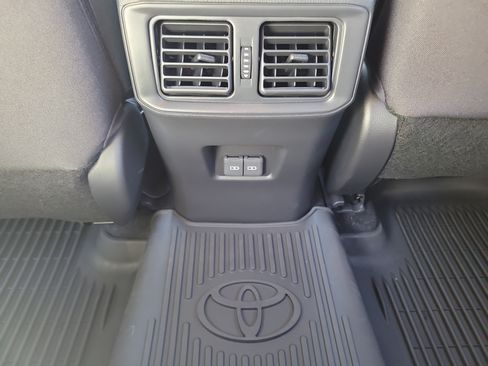 Used 2025 Toyota RAV4 XLE AWD/4WD image 17