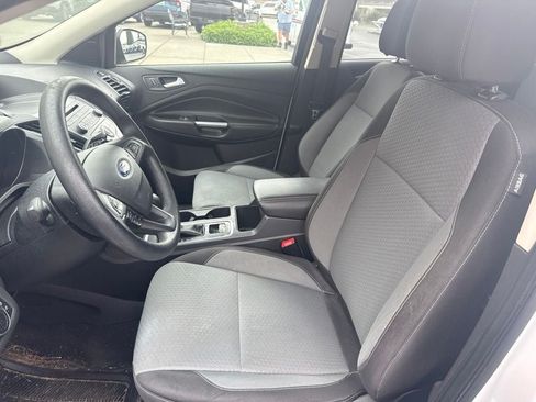 Used 2017 Ford Escape SE AWD/4WD image 4