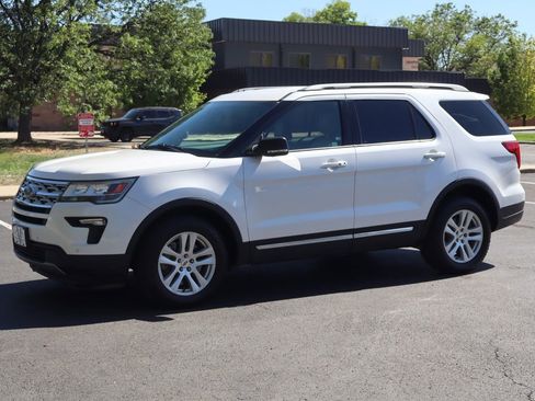 Used 2019 Ford Explorer XLT w/ Equipment Group 202A AWD/4WD image 10