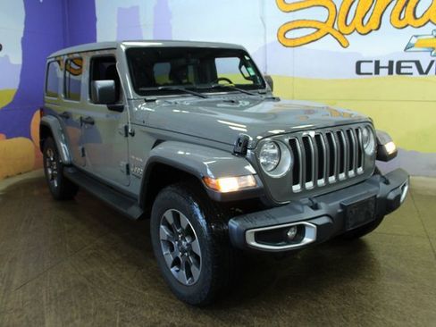 Used 2019 Jeep Wrangler Unlimited Sahara w/ Uconnect 4C Nav & Sound Group image 4